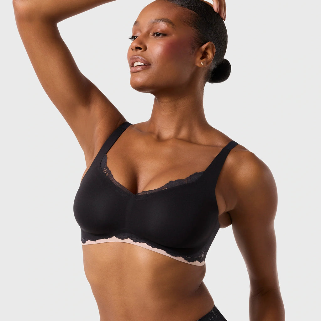All Color: Noir Lace | Adjustable wireless bra with Lace detail